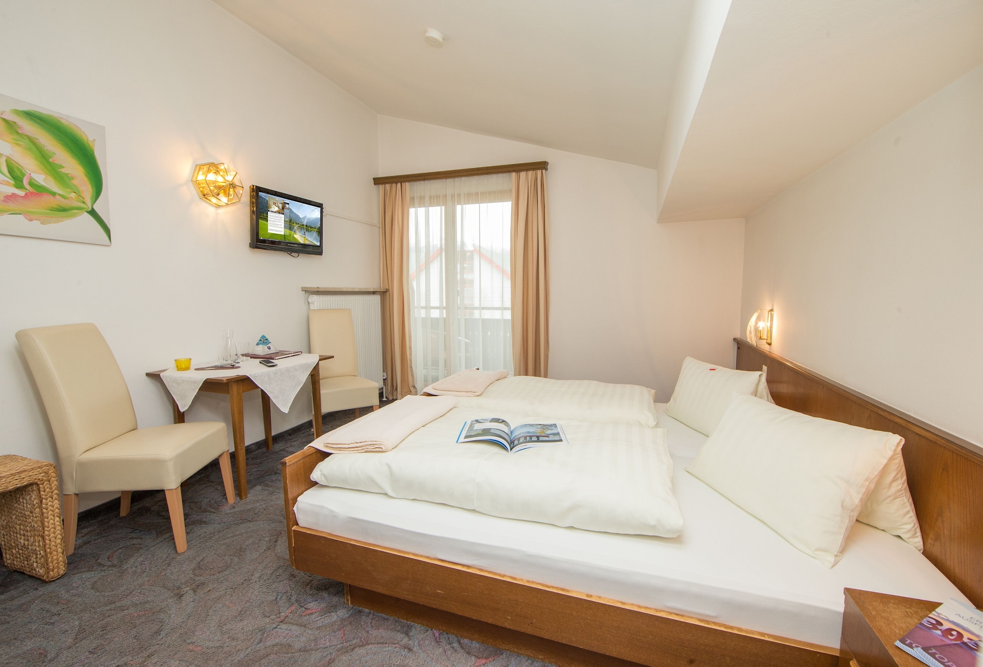 COMFORT, SINGLE, MOUNTAIN VIEW, BALCONY