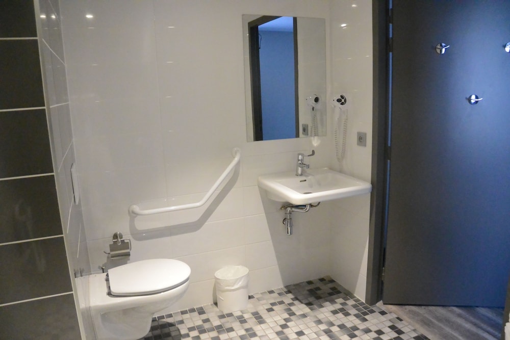 Kyriad Direct Tours Sud Chambray Les Tours 55/58
