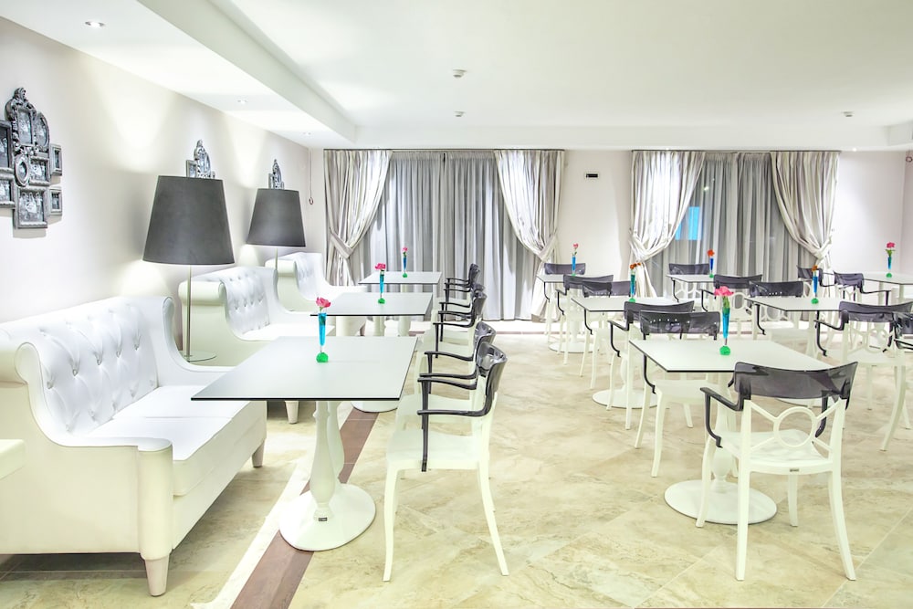 Core Hotel 44/50