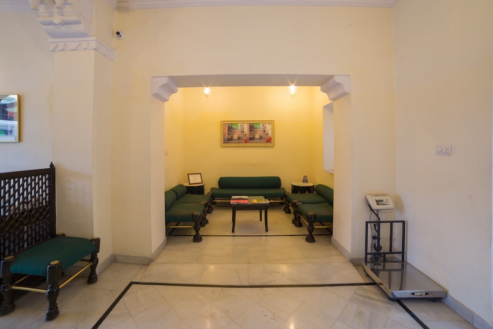 GARDEN HOTEL 32/48