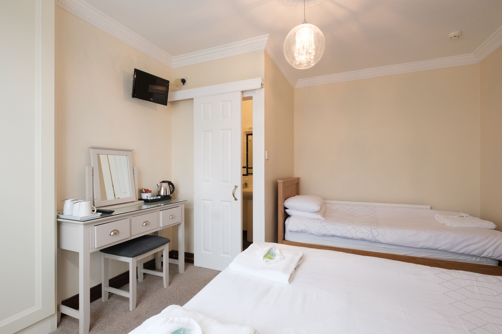 ROOM, TRIPLE