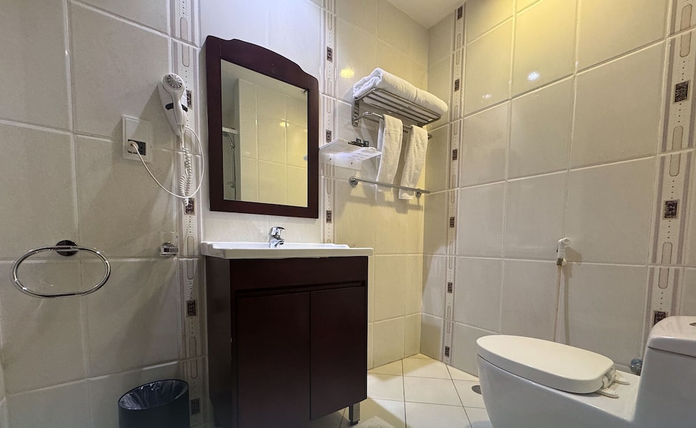 غرفة قياسية رباعية بأربعة أسرّة، ابراج الريان المكية(Al Rayyan Makiya Towers Hotel) 7/9