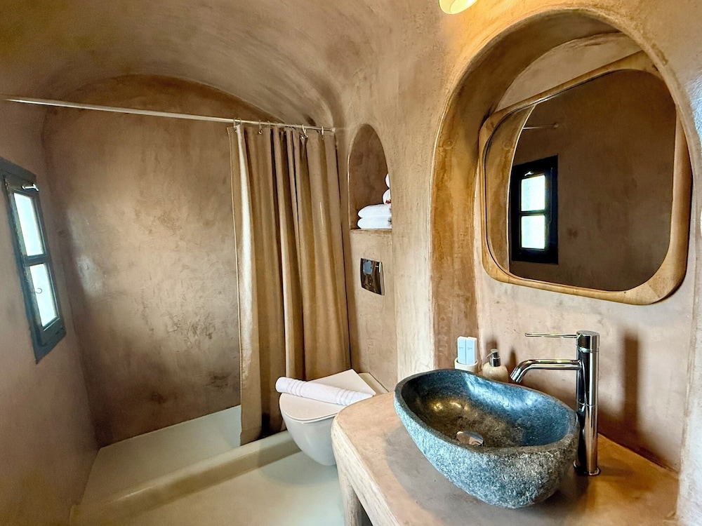 Cave, Junior, House, Queen Bed, Shared Plunge Pool, Sofa