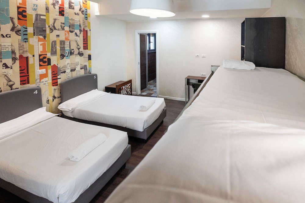 Male Dorm, 6 People
