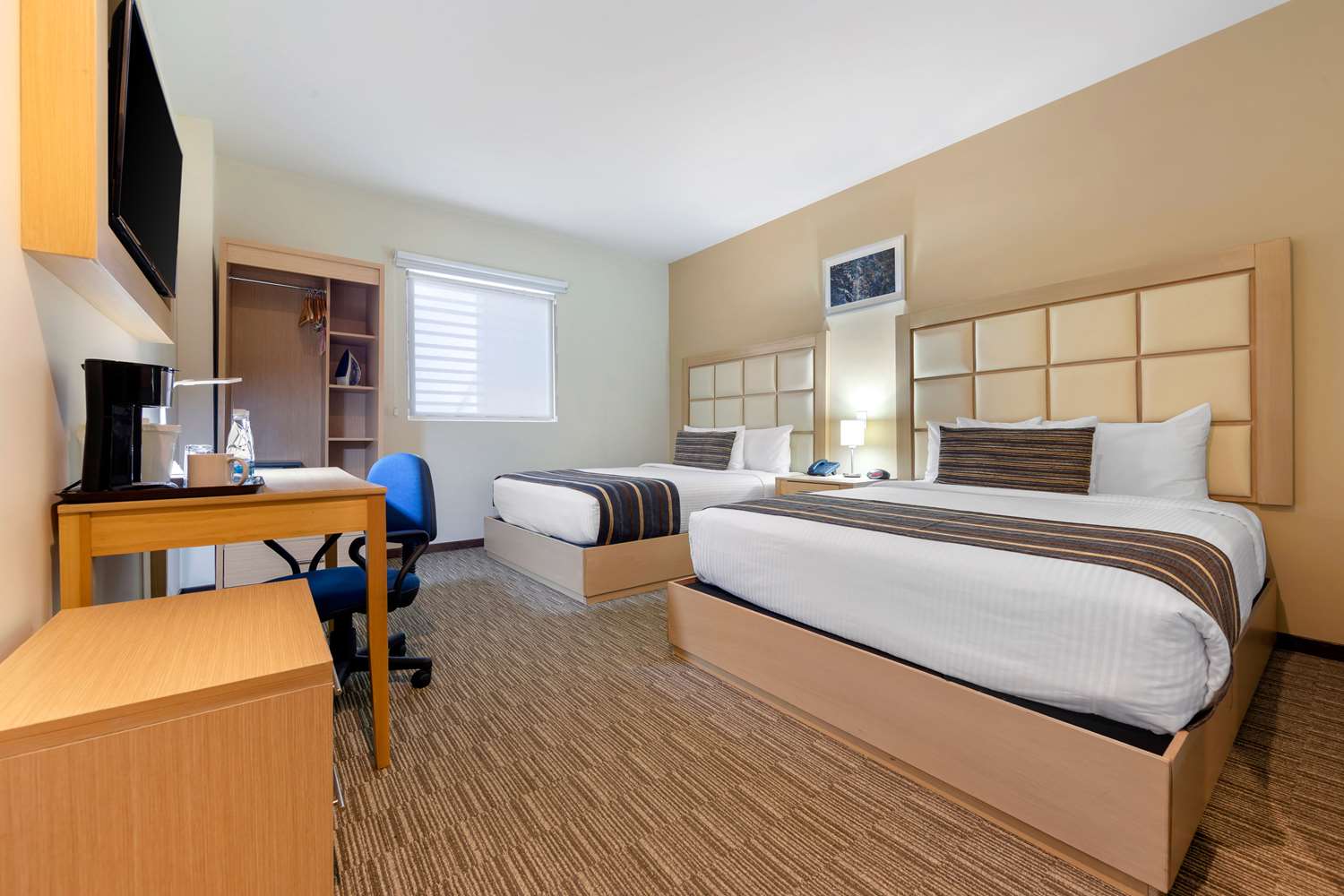ROOM, 2 DOUBLE BEDS