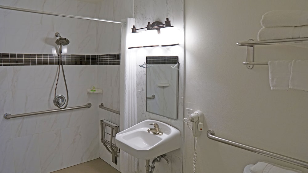 Ocean Surf Inn & Suites 67/73