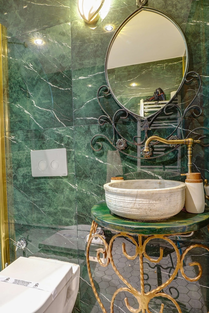 Kerem ile Asli Butik Otel 50/50