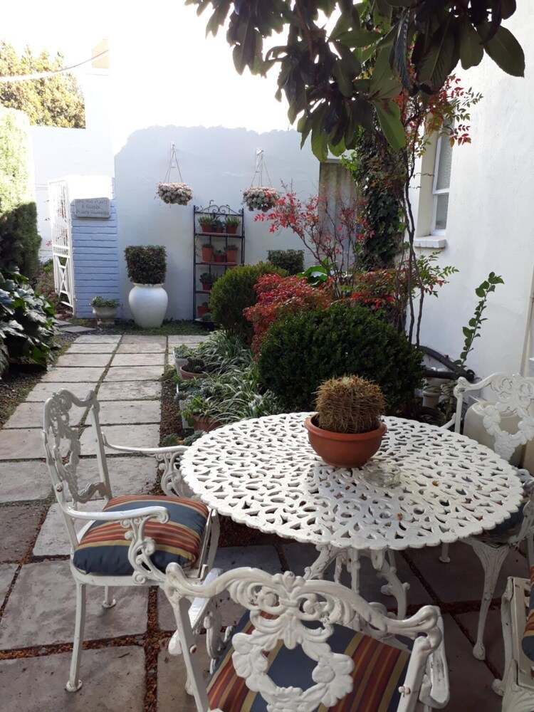 The Lighthouse Guesthouse 33/40