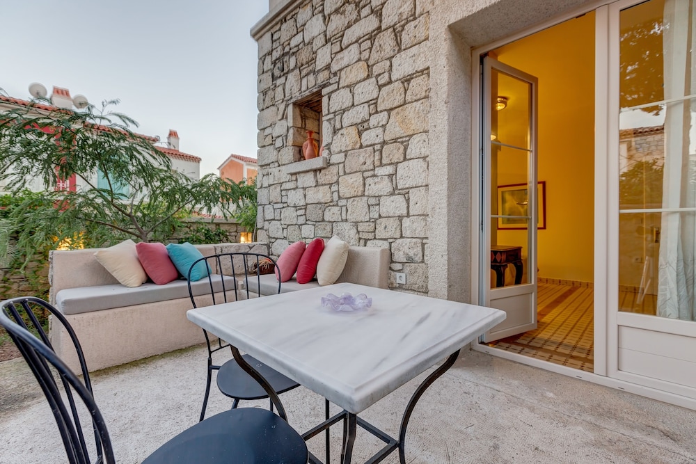 Vespera Hotel 38/43