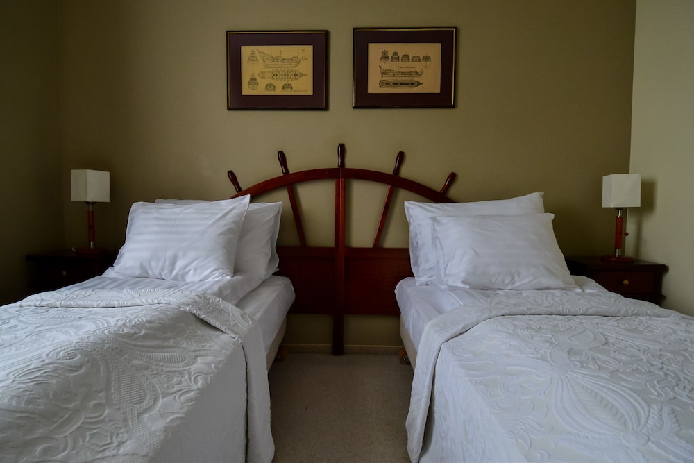 Port Hotel 13/50