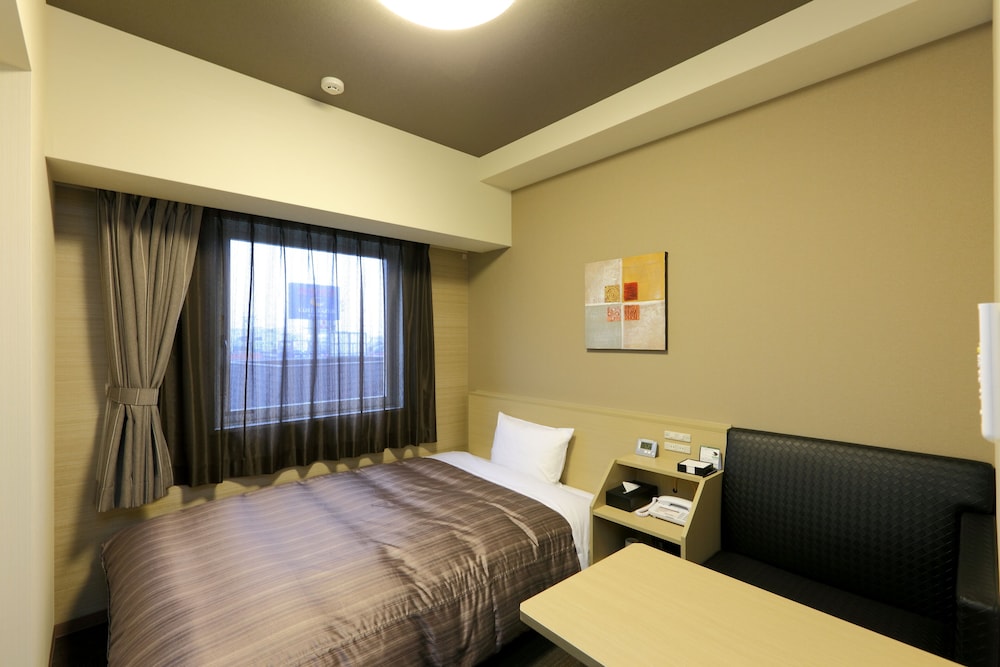 ROOM, SINGLE