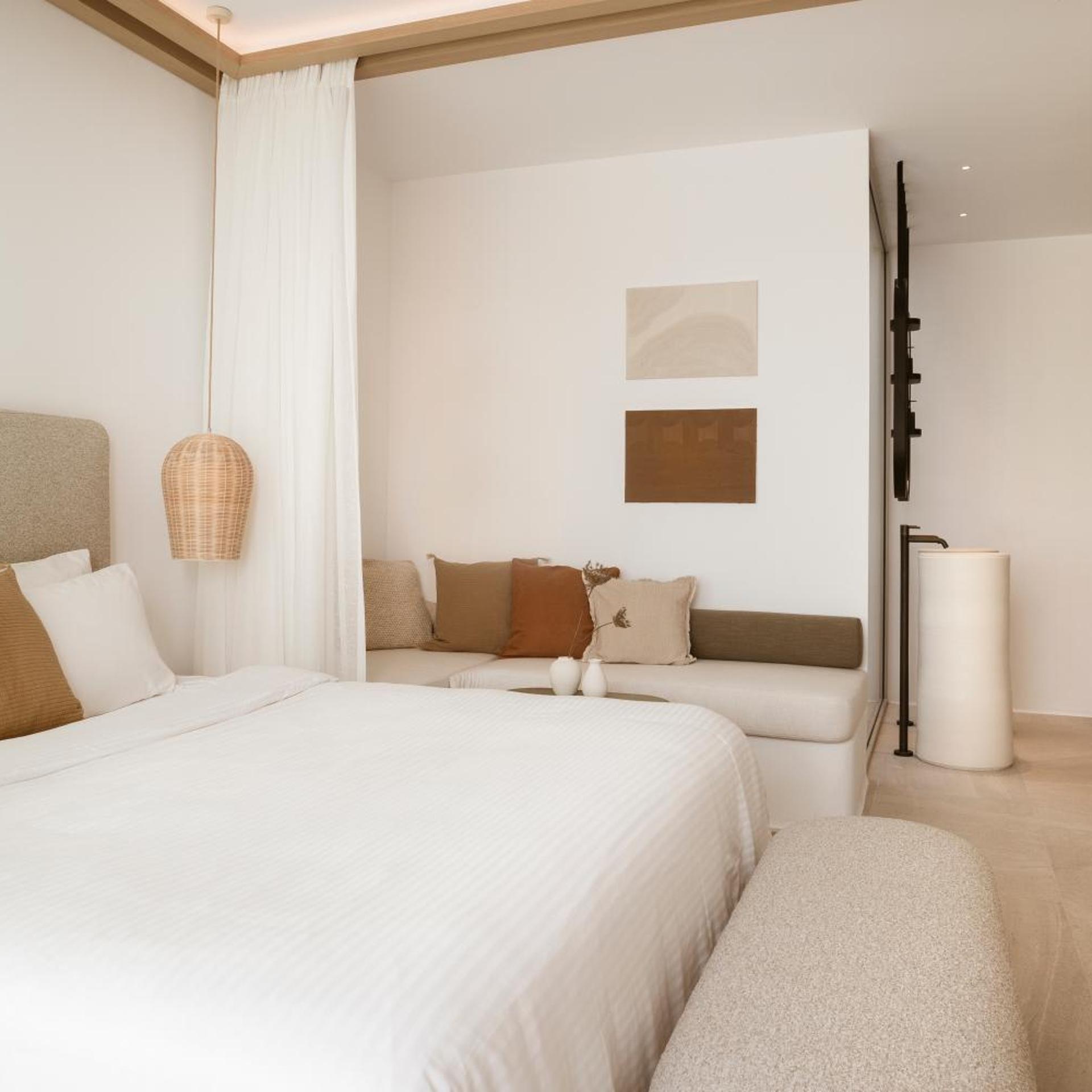 Pool, Suite, Lateral Side Sea View