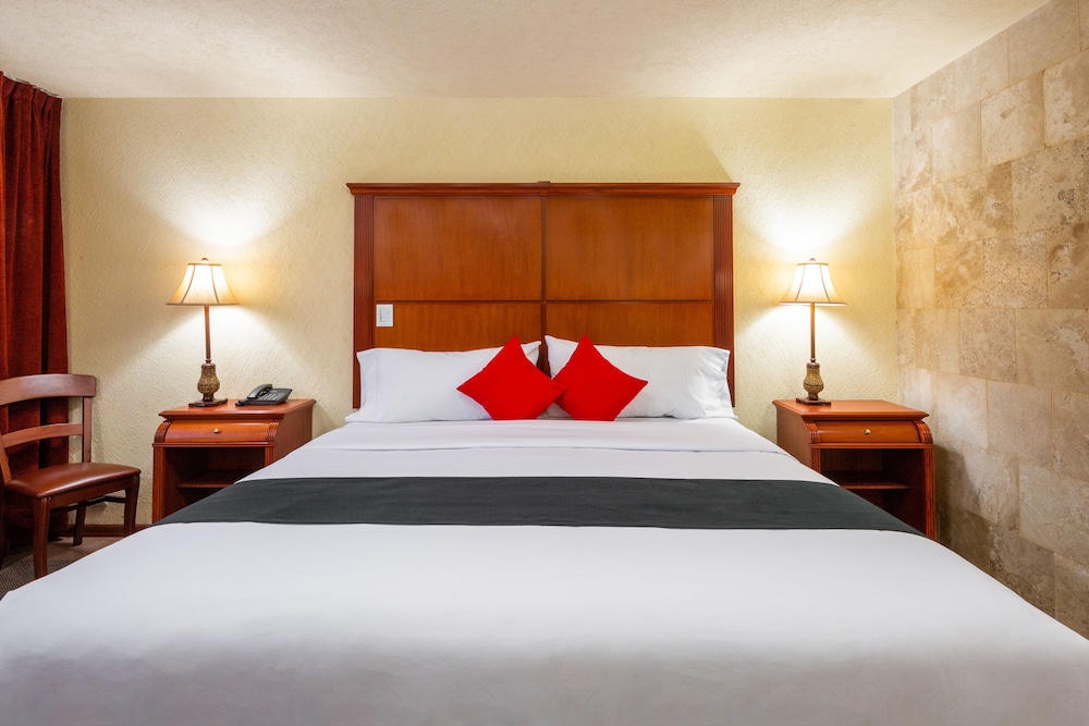 Howard Johnson by Wyndham Toluca 16/49