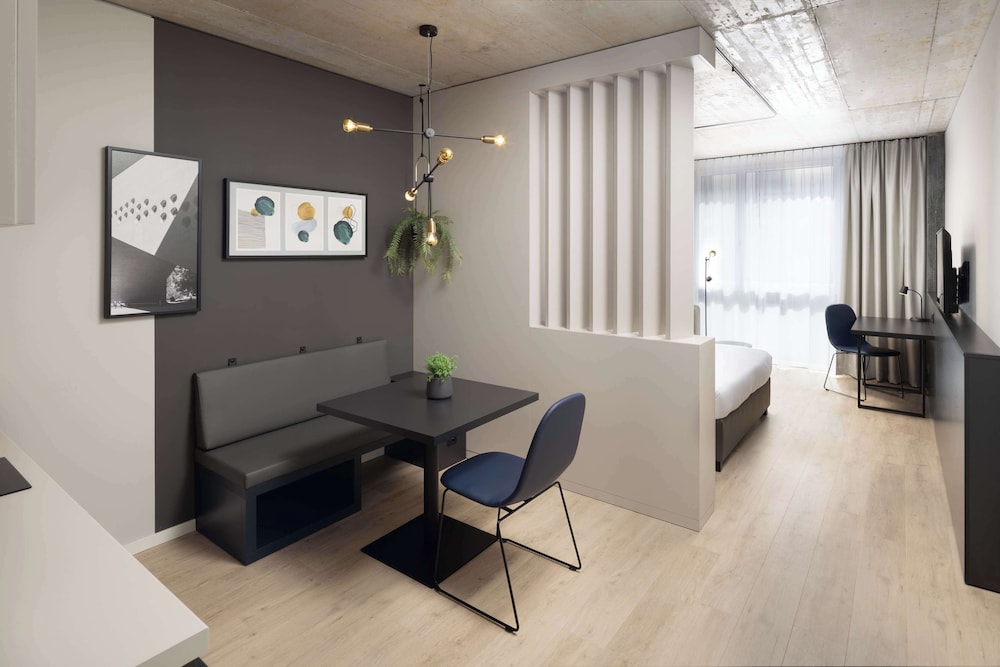 Radisson Hotel & Suites Zurich 30/50