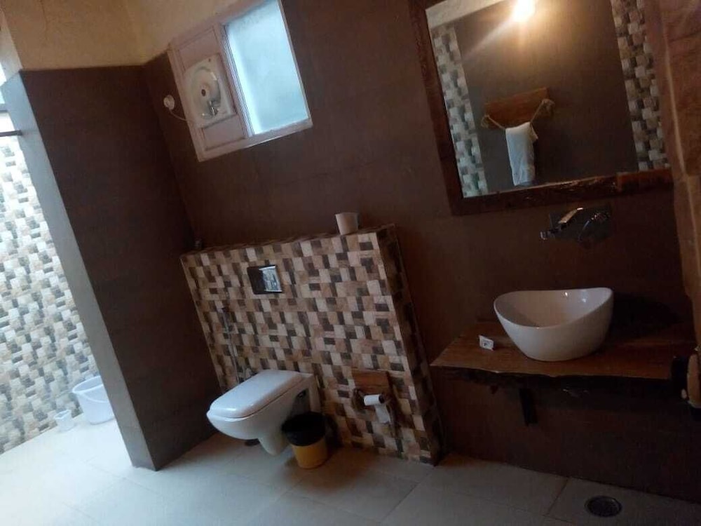 Le Reserve Resort Corbett 48/50
