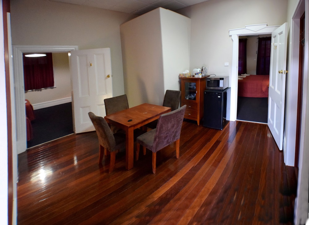 Palace Hotel Kalgoorlie 40/65