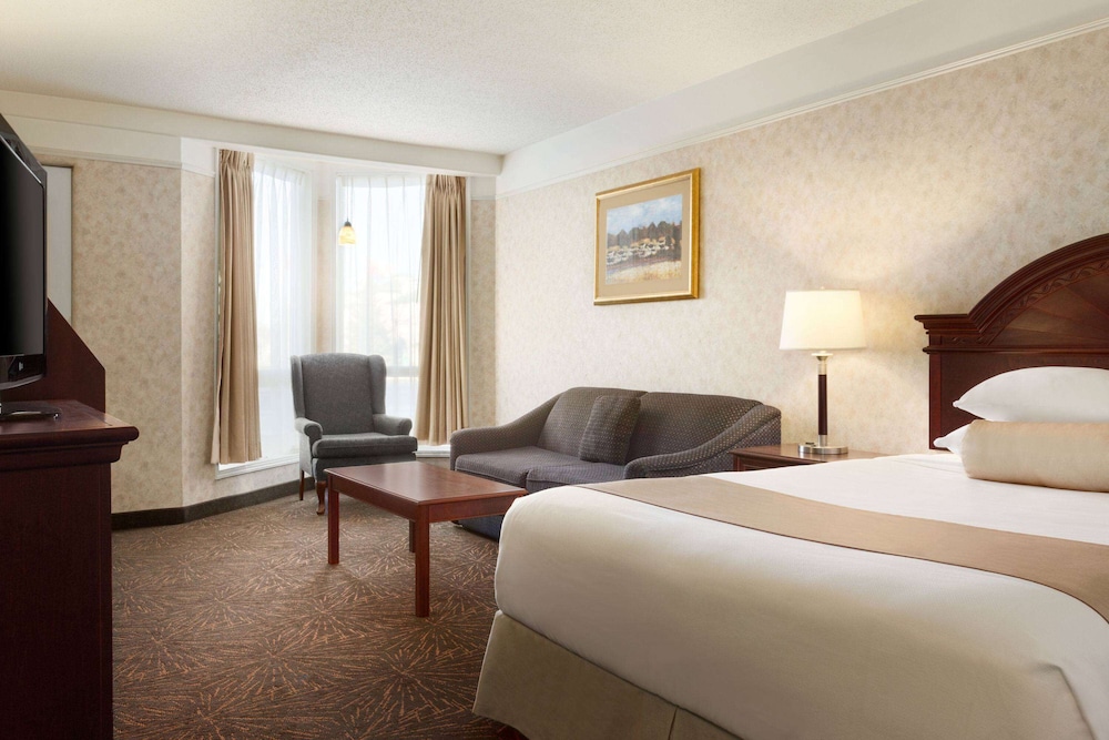 Travelodge By Wyndham Lloydminster 11/33
