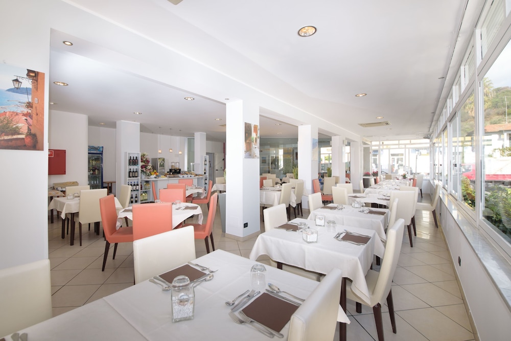Hotel La Marina 46/63