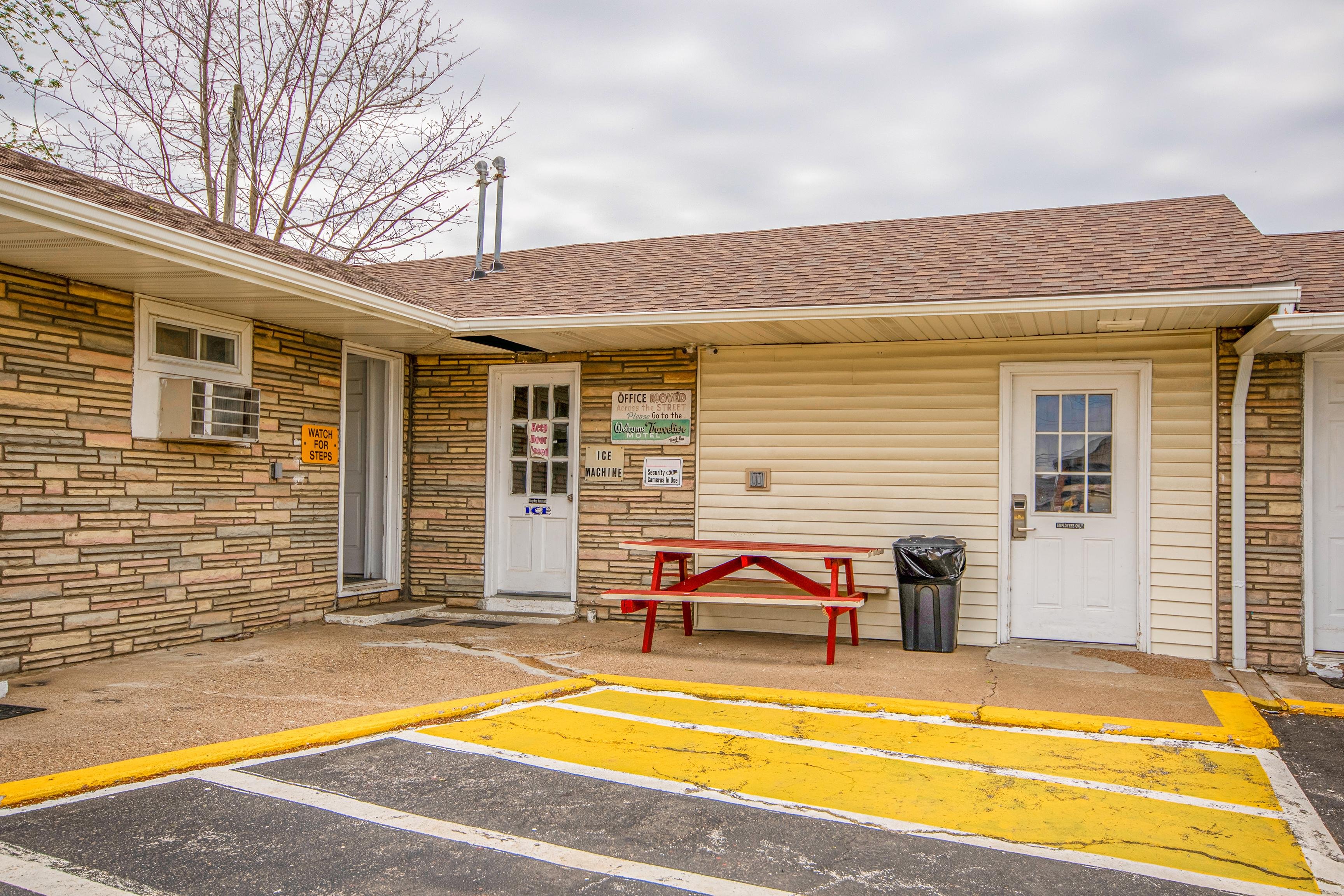 Travelier Motel 48/58