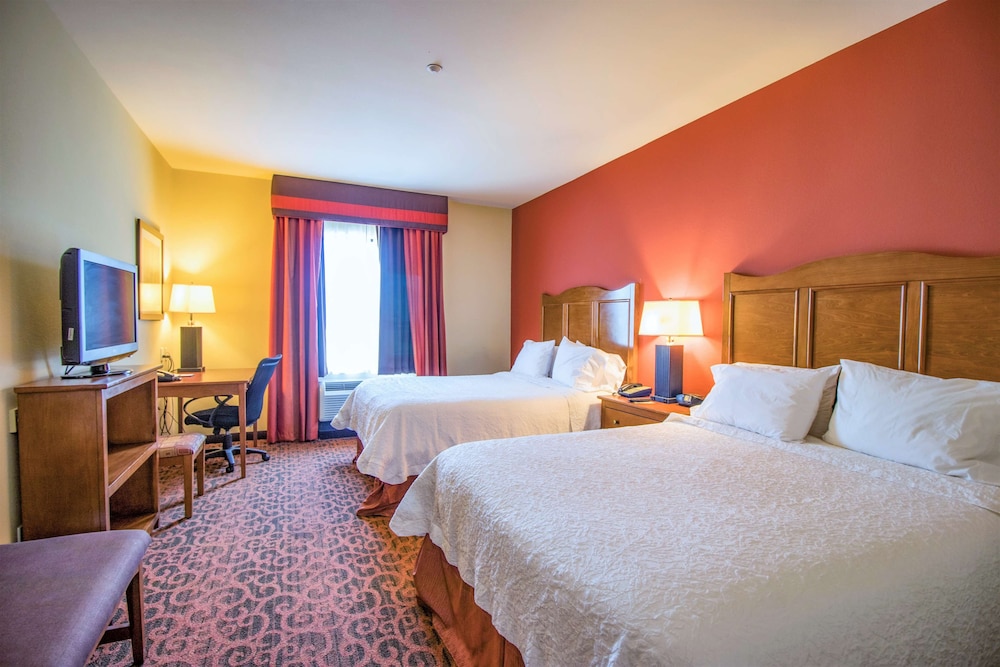 Hampton Inn Suites Bastrop 7/20
