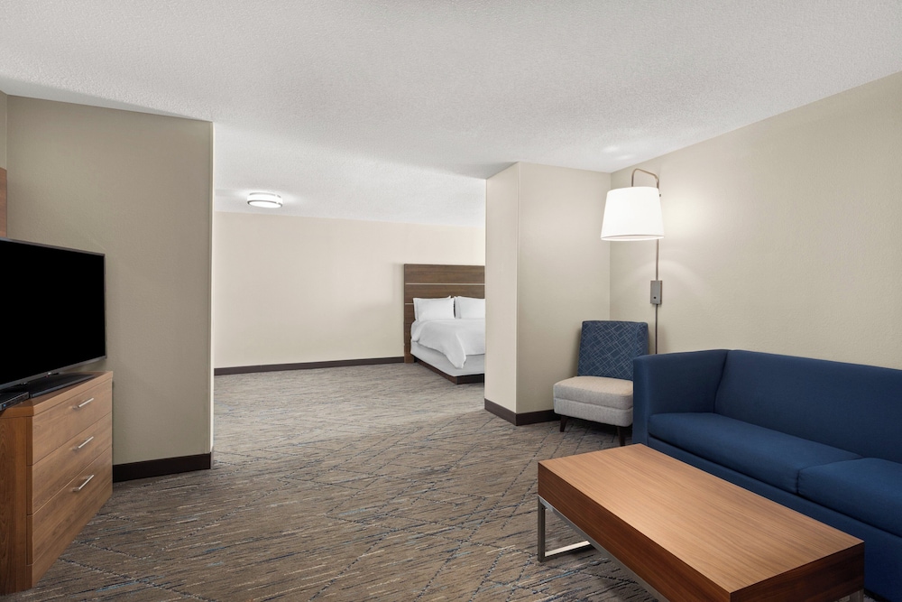 Holiday Inn Express Hotel Suites Frankfort 49/74