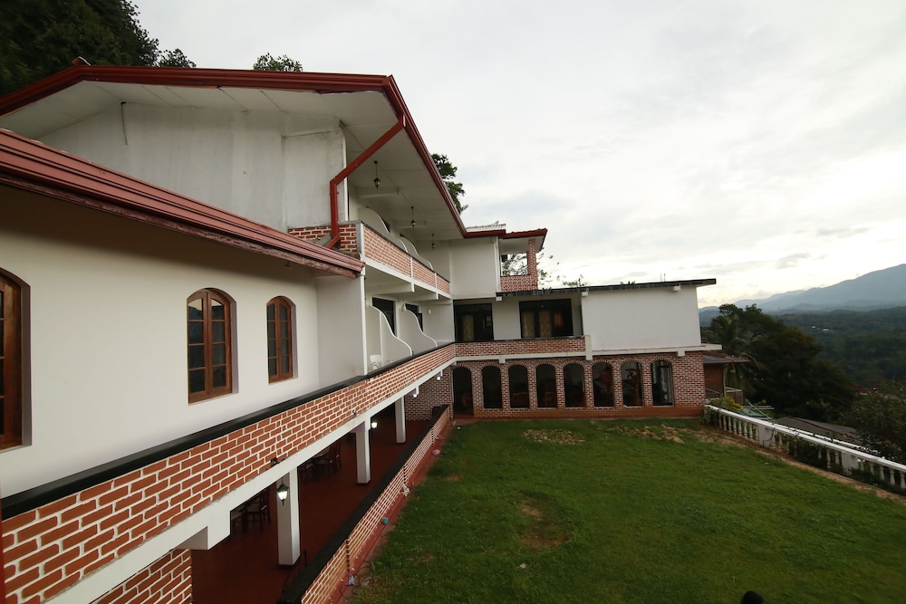 Mahaweli Regent Hotel 34/42