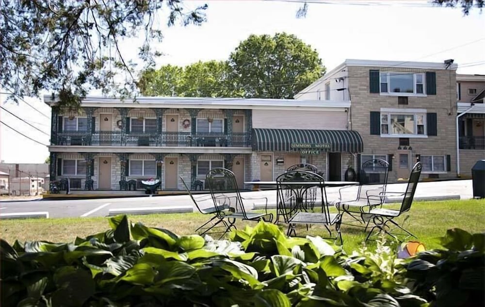 Simmons Motel 5/74