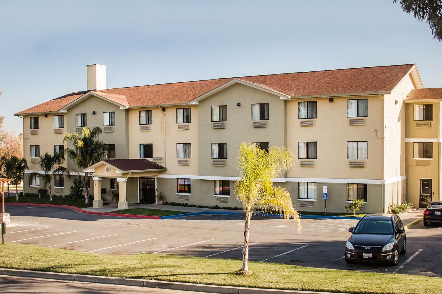 Super 8 By Wyndham Vacaville 4/8