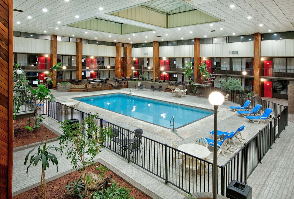 Ramada by Wyndham Diamondhead I-10/Gulfport 27/47
