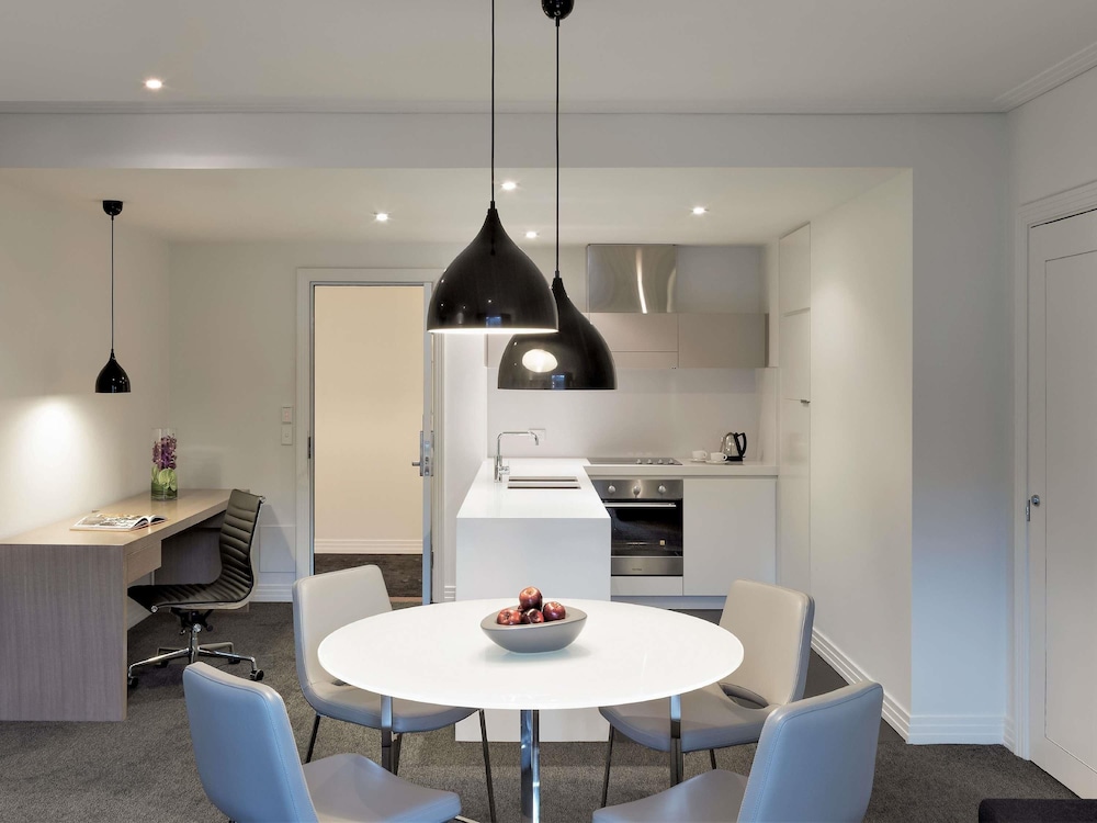 The Como Melbourne 55/74