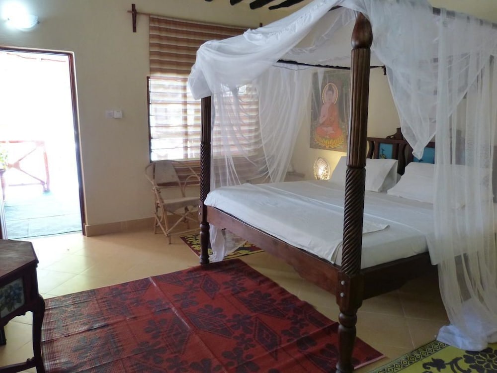 Makuti Beach Bungalows 27/65