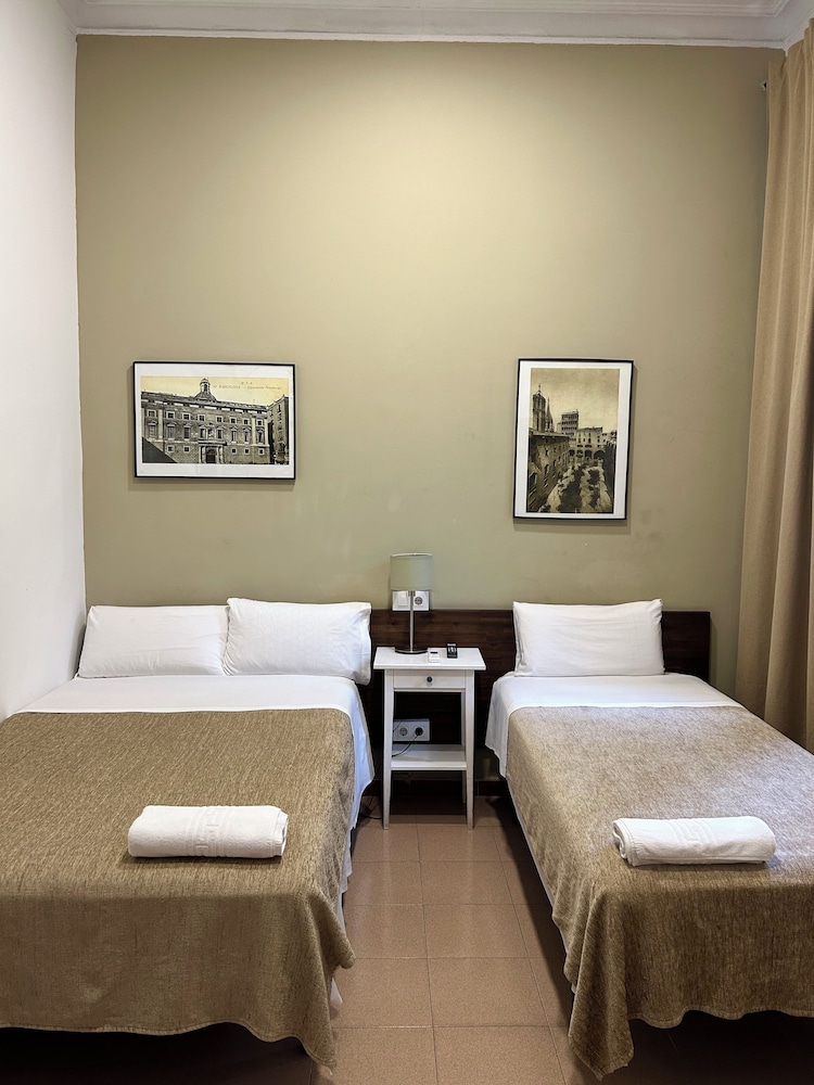 Room, Double or Twin Bed, Shared Bathroom, Hostal Delfos 6/10