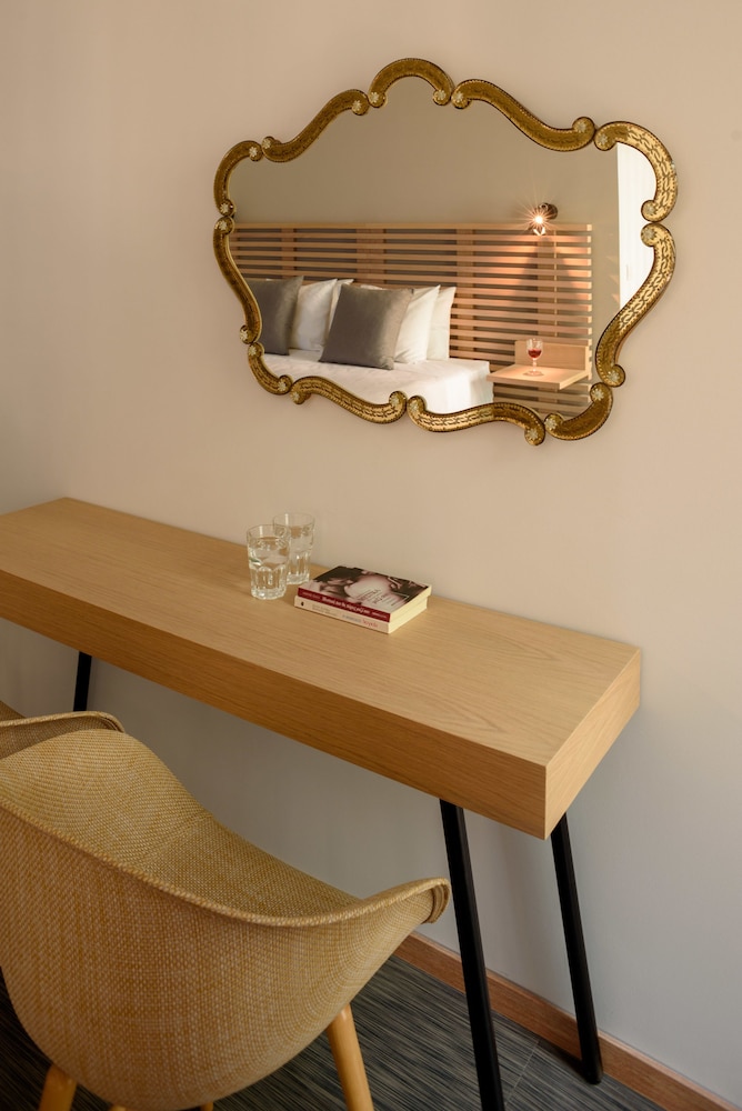 Fos Downtown Suites 42/50