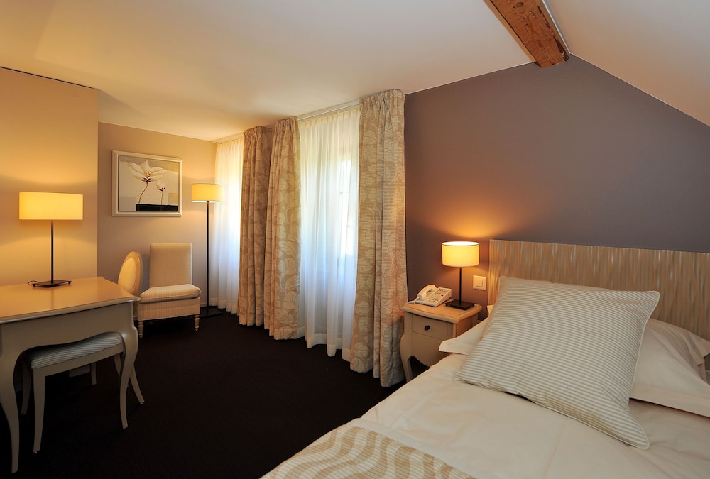 Hostellerie Le Petit Manoir 16/54