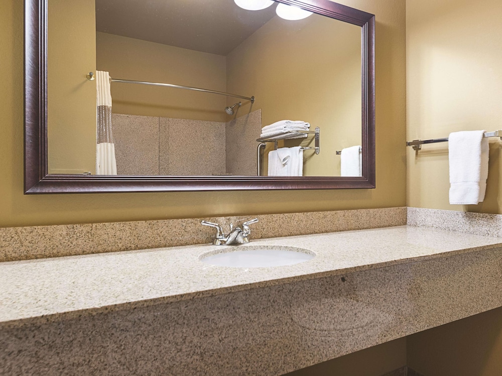La Quinta Inn & Suites by Wyndham Trinidad 17/61