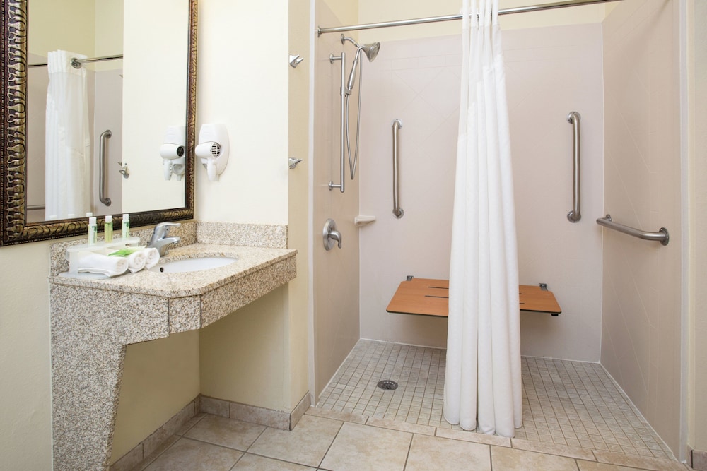 Holiday Inn Express Hotel Suites Las Vegas 57/57