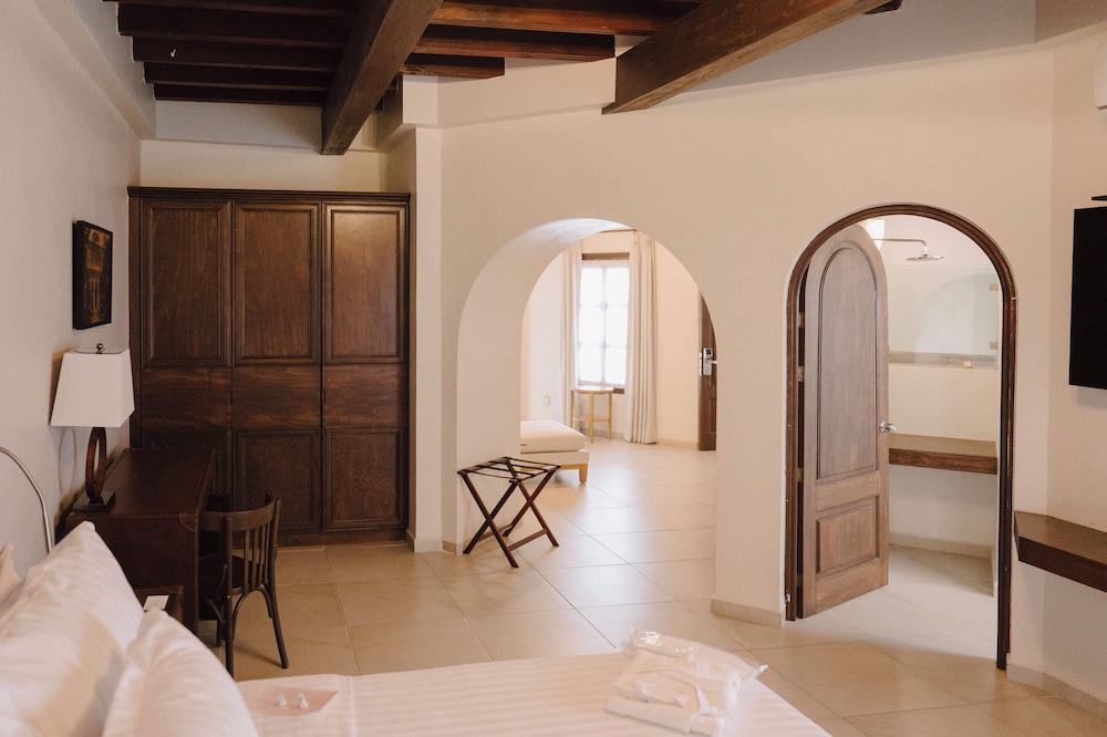 Junior Suite, King Bed, HOTEL HACIENDA LA VENTA 10/10