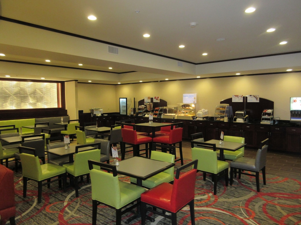 Holiday Inn Express Suites Butler 25/27