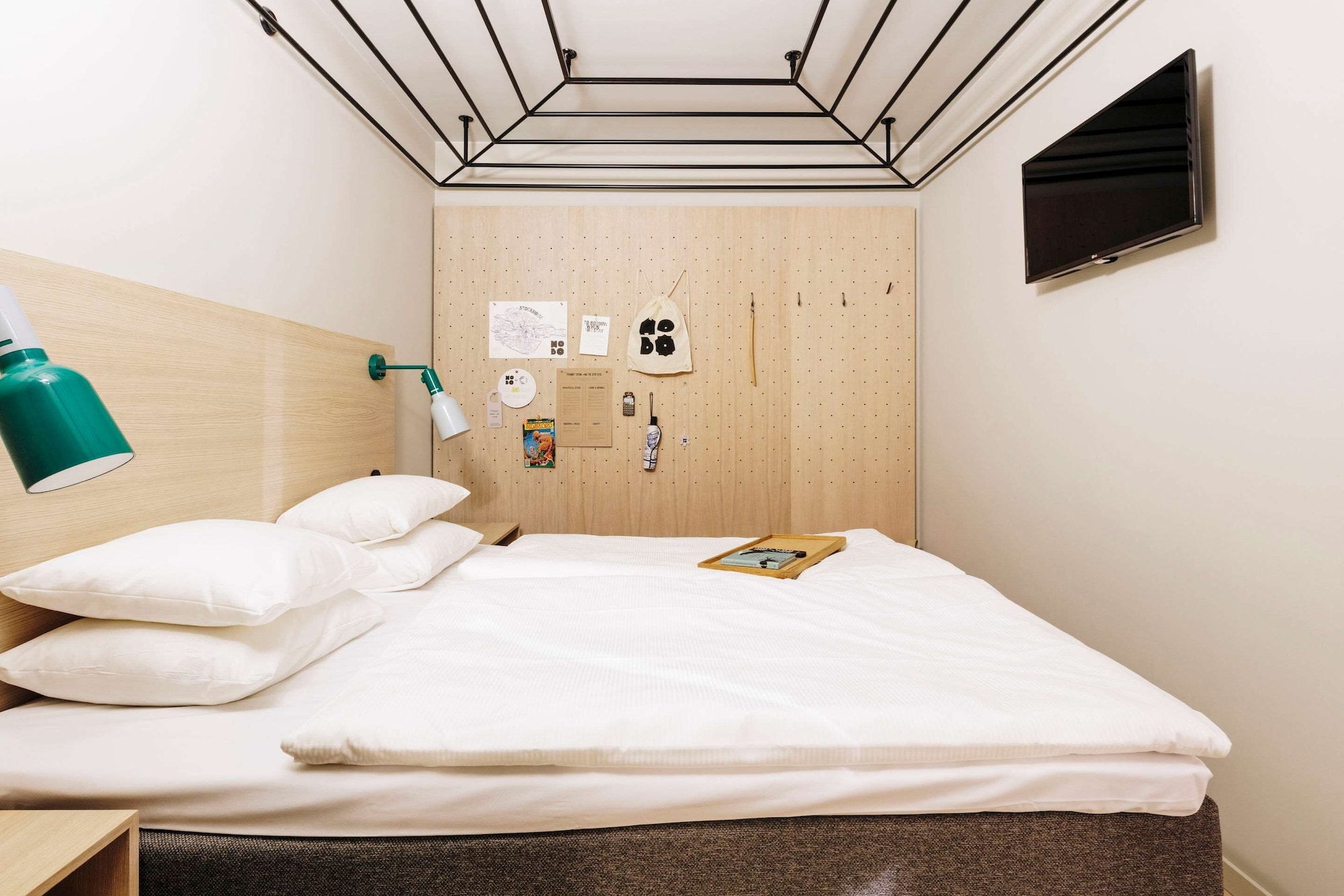 Sleep, Economy, Queen Bed, No Window