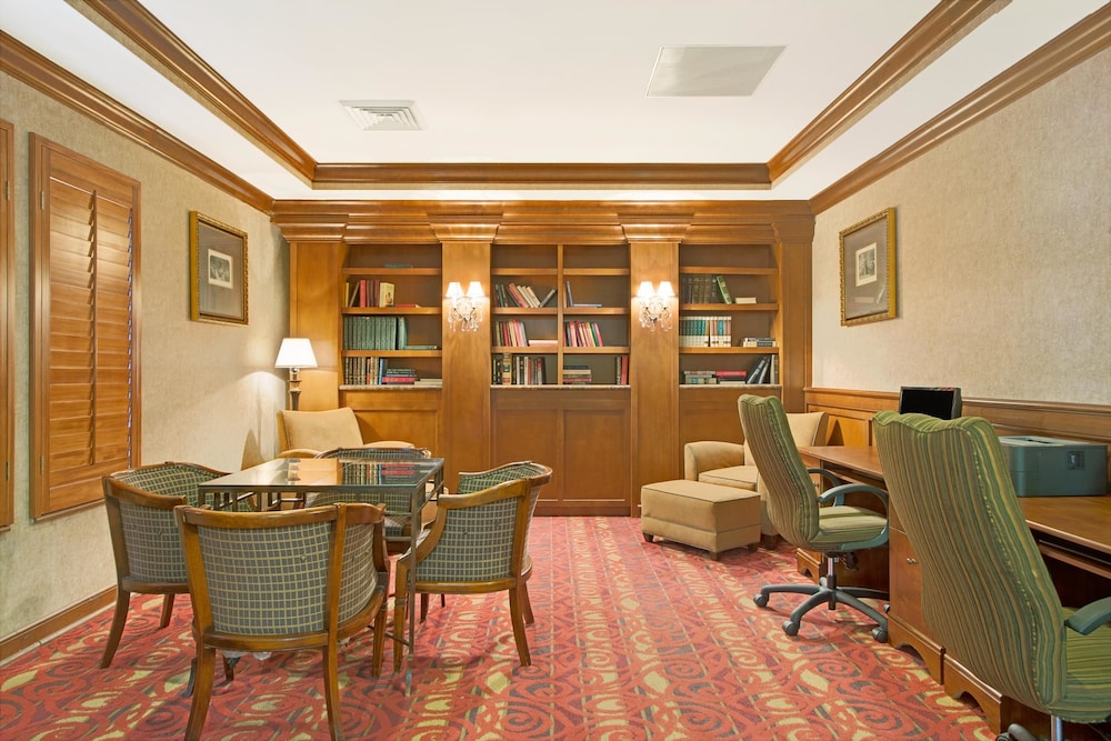 Days Inn & Suites by Wyndham St. Louis/Westport Plaza 23/27