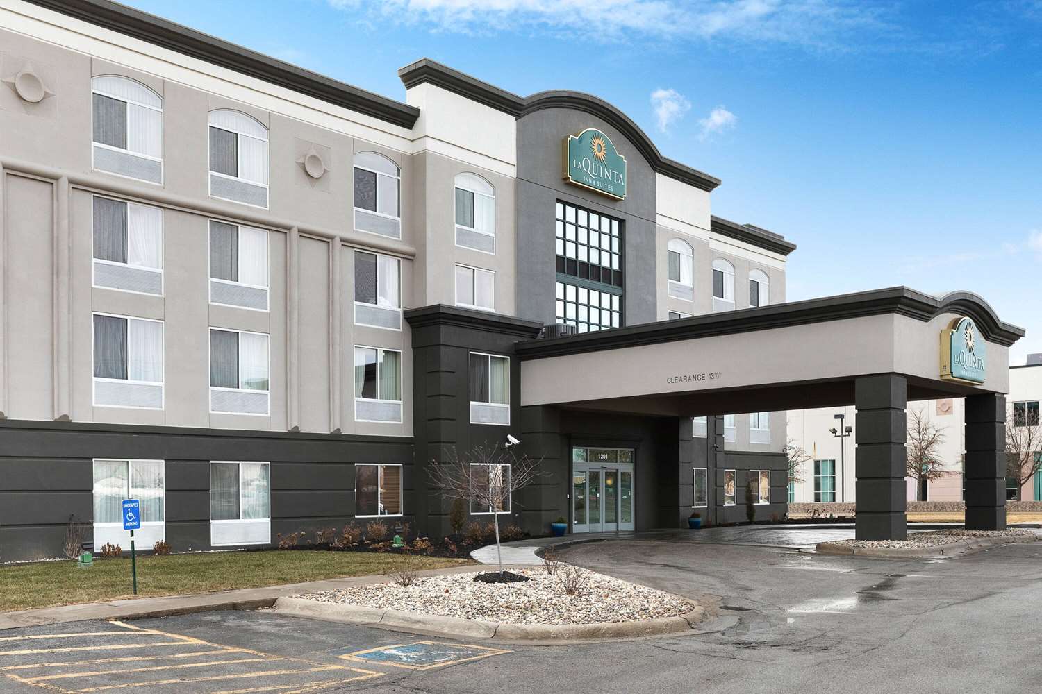 La Quinta Inn & Suites by Wyndham Omaha Airport Downtown 19/25