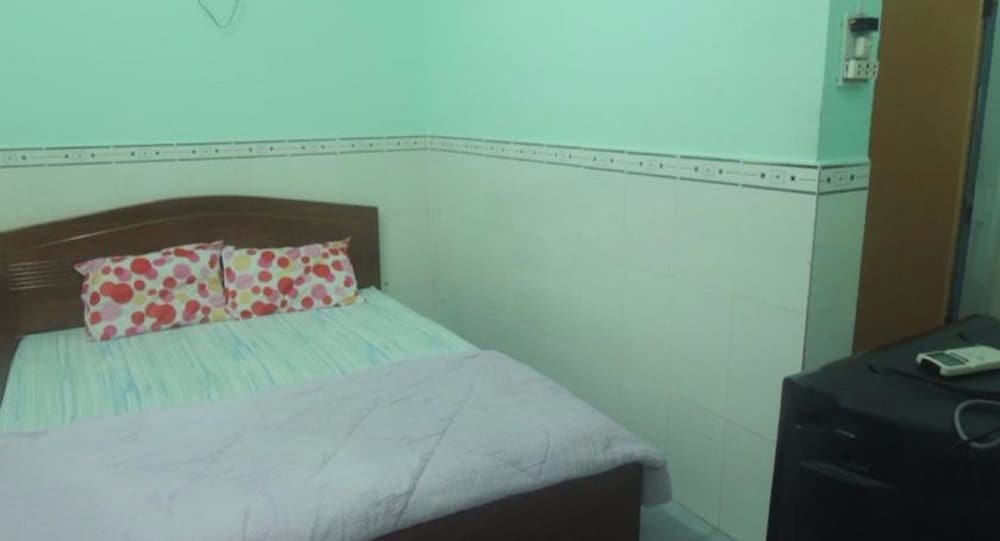 ROOM, DOUBLE BED