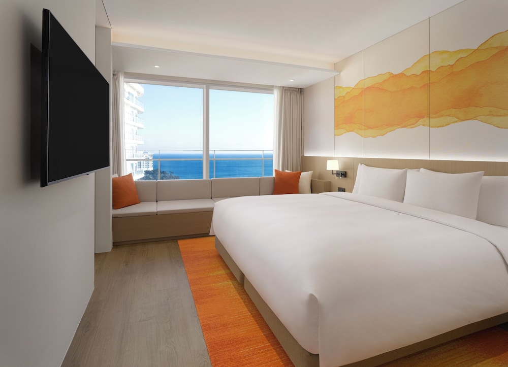 DELUXE, SUITE, KING BED
