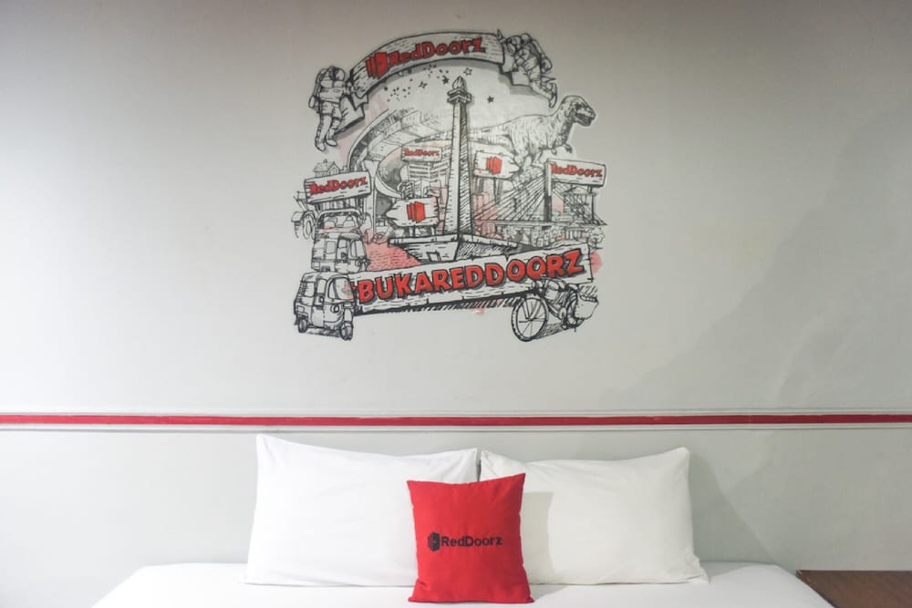 RedDoorz Plus near RSCM Jakarta 14/29