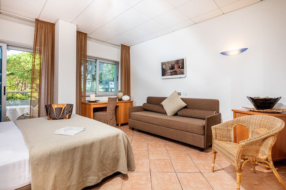 Rex Hotel 35/56