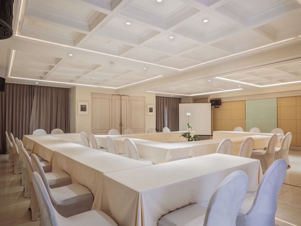 Alron Hotel Kuta Powered by Archipelago 56/67