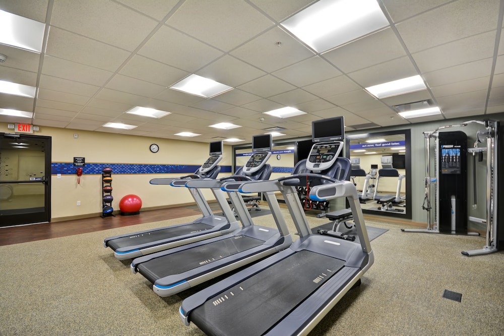 Hampton Inn Suites Detroit Warren 28/49