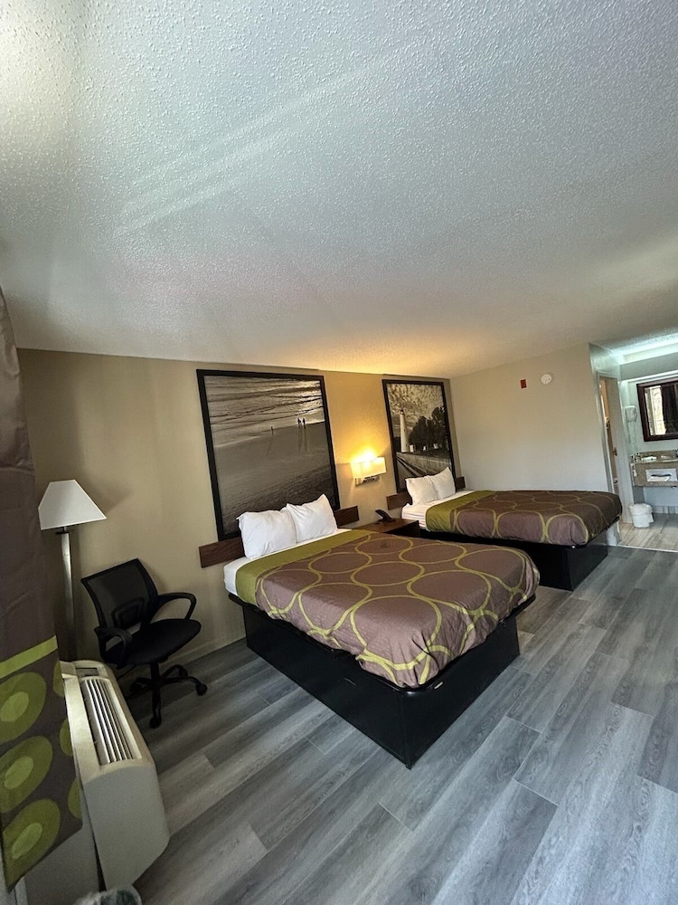 Super 8 by Wyndham Fayetteville 20/39