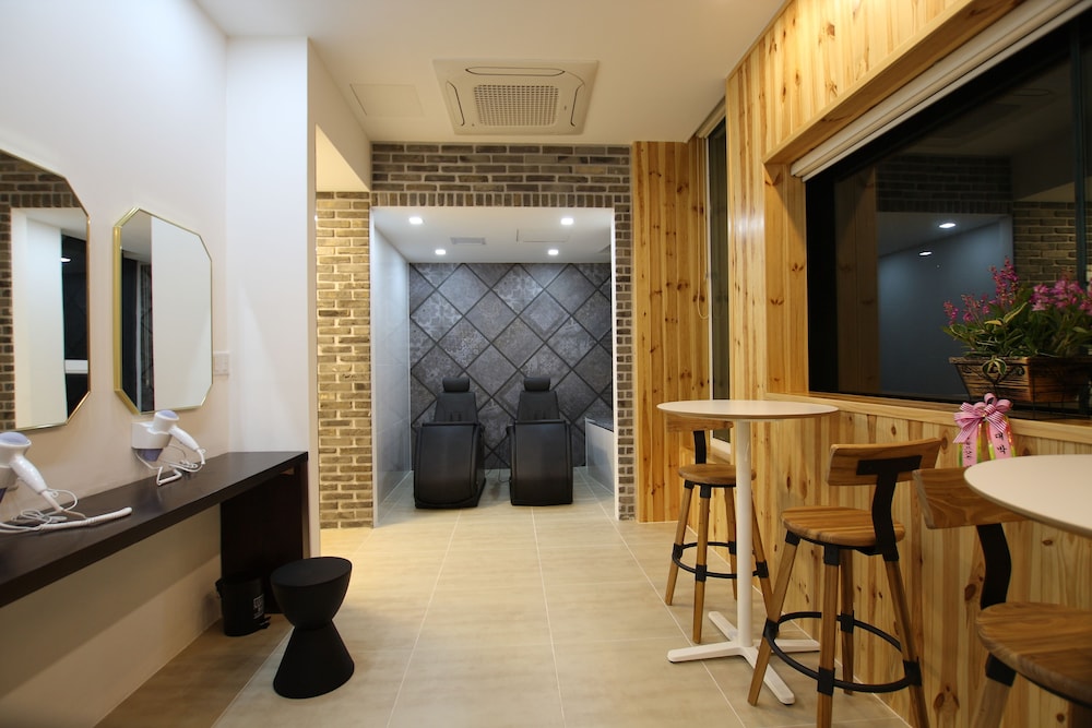 Book Home Gyeongju 49/60