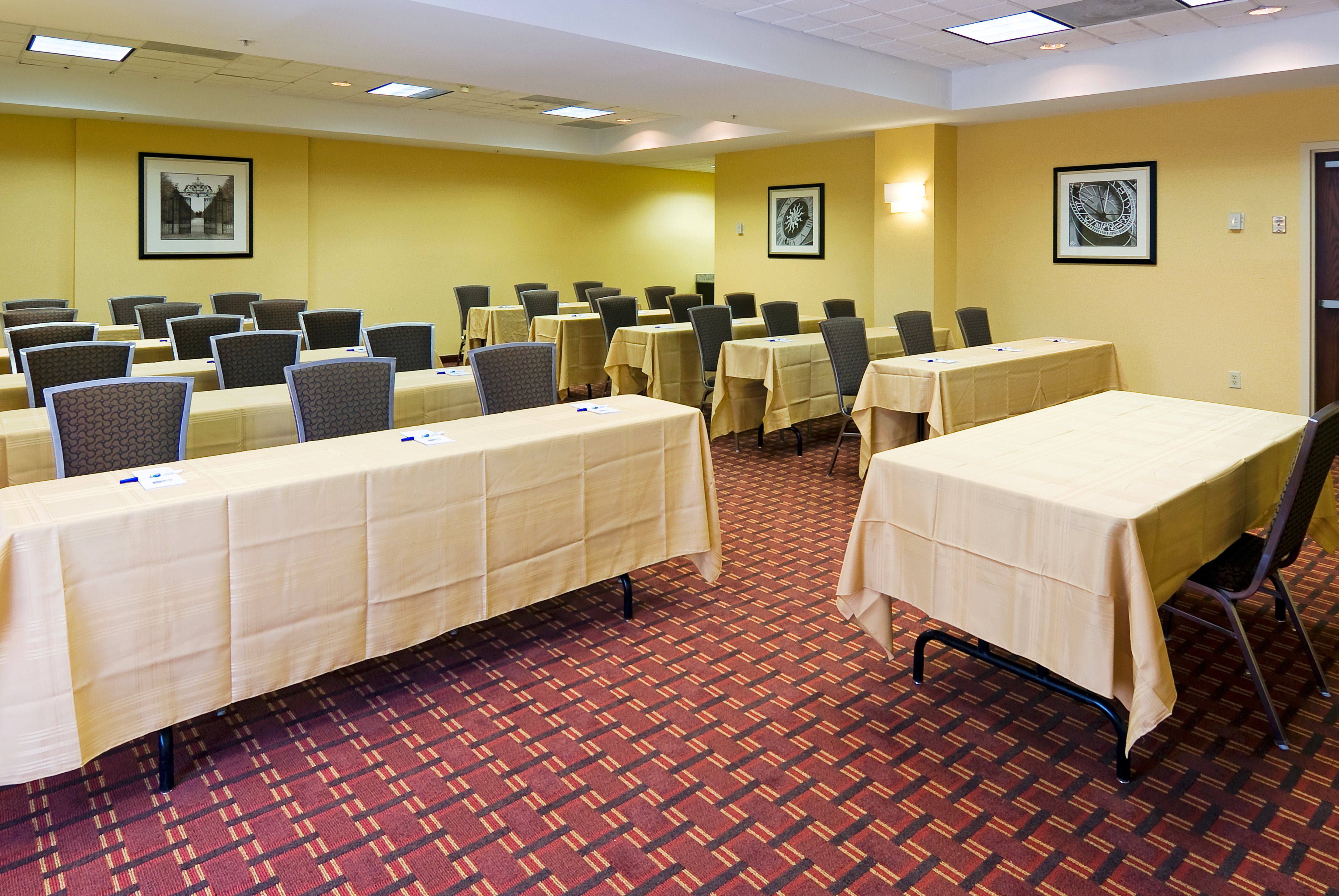 Holiday Inn Express And Suites Kendall East Miami 39/45